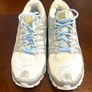 Women’s Nike tennis shoes, white, size 10